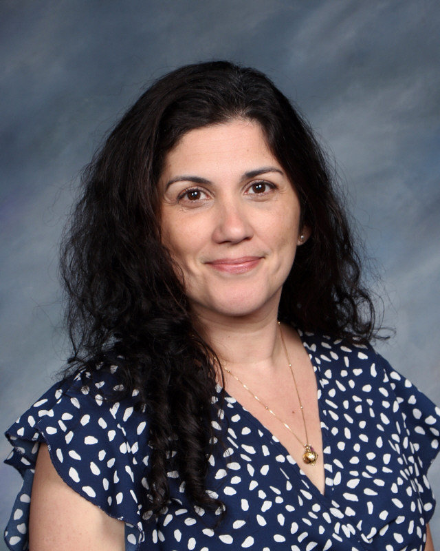 Headshot of Flavia Cruz